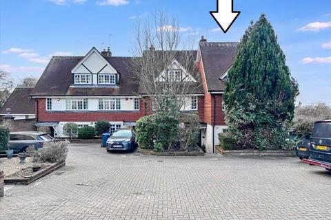 4 bedroom end of terrace house to rent, Yew Walk, Harrow on the Hill