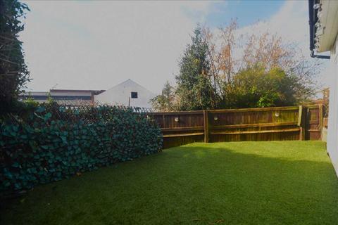 4 bedroom end of terrace house to rent, Yew Walk, Harrow on the Hill