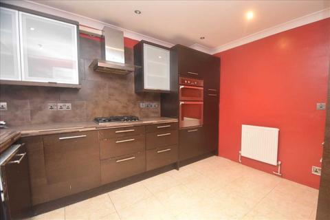 4 bedroom end of terrace house to rent, Yew Walk, Harrow on the Hill