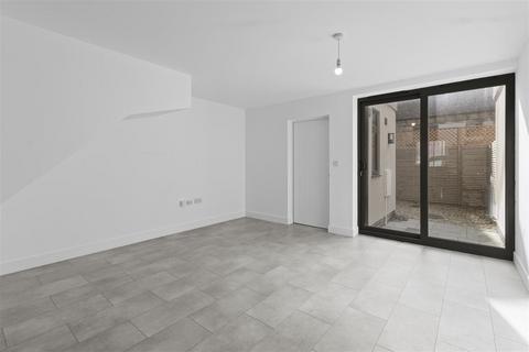 3 bedroom townhouse for sale, Phoenix Mews, Seaford