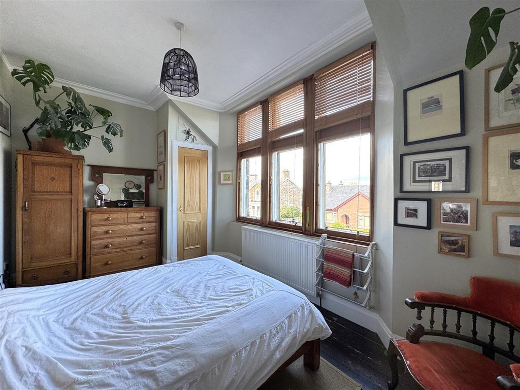Master bedroom 2.jpg