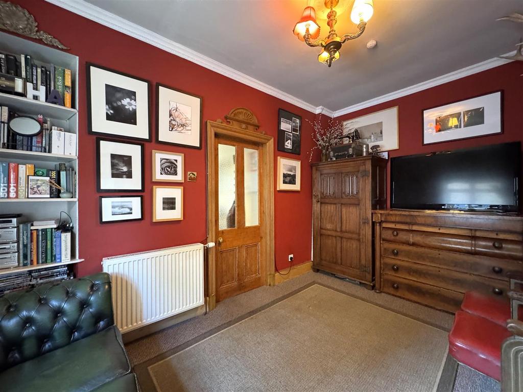 Family room 2.jpg