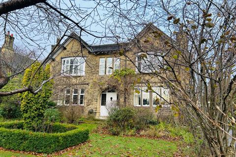 4 bedroom detached house for sale, Woodside Road, Beaumont Park, HD4