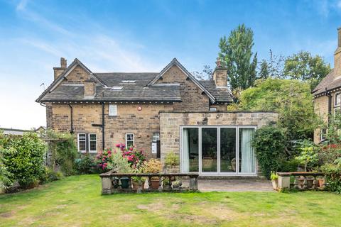 4 bedroom detached house for sale, Woodside Road, Beaumont Park, HD4
