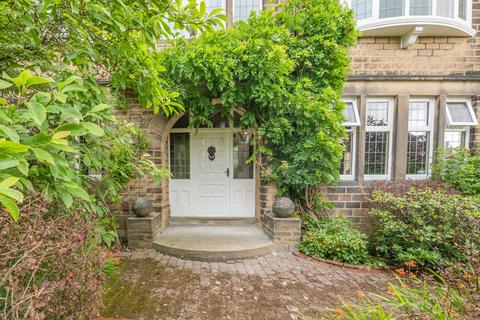 4 bedroom detached house for sale, Woodside Road, Beaumont Park, HD4
