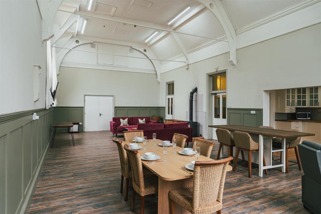 Lounge/Dining Room