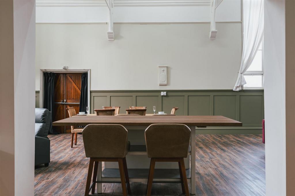 Lounge/Dining Room