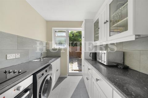 2 bedroom flat for sale, Shelbourne Road, London, N17