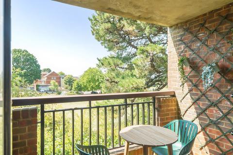 2 bedroom flat for sale, Morley Road, Farnham, GU9