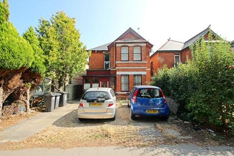 Flat - Parkwood Road , Southbourne,