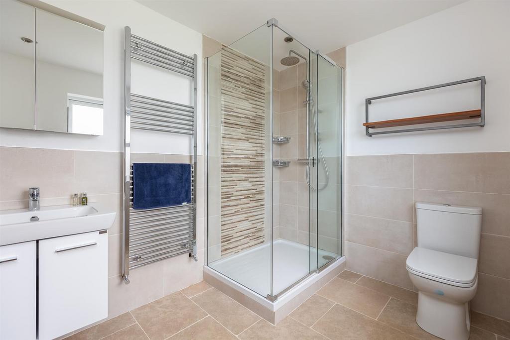 House - Bedroom 2 Suite