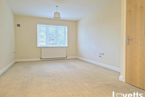 2 bedroom flat to rent, Wherry Close, Margate