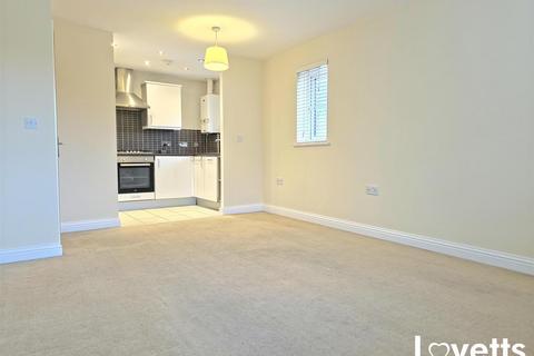 2 bedroom flat to rent, Wherry Close, Margate