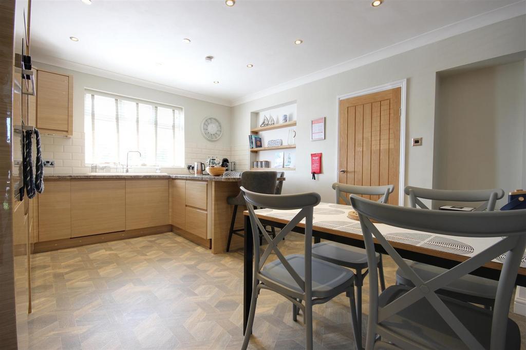Dining kitchen