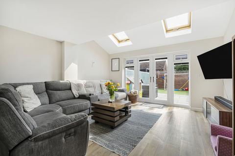 142 Camp Road, Upper Heyford, Bicester, OX25 5AG
