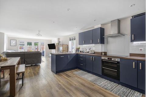 142 Camp Road, Upper Heyford, Bicester, OX25 5AG