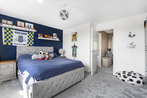142 Camp Road, Upper Heyford, Bicester, OX25 5AG