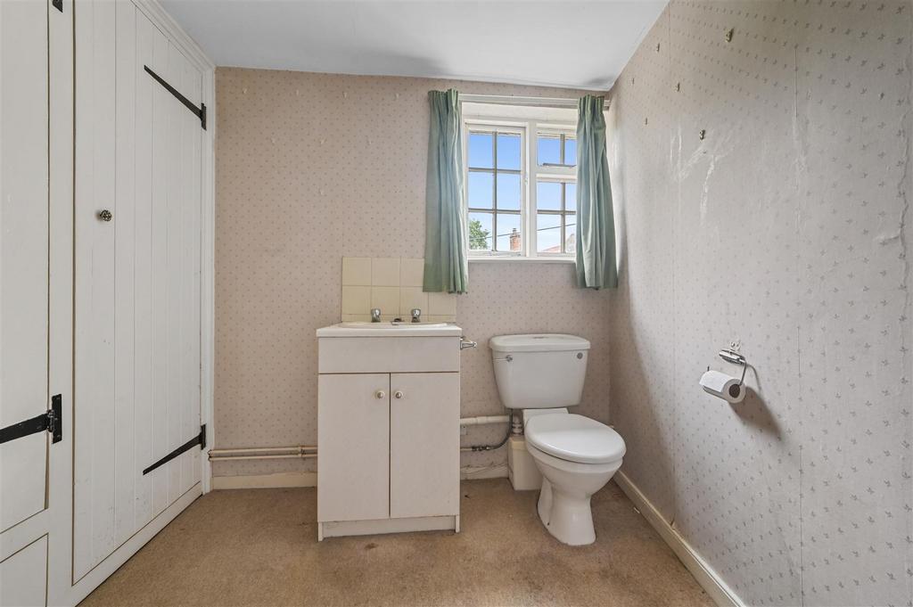 Dressing room/potential en suite