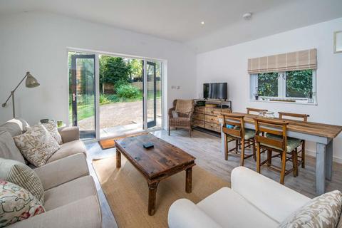 2 bedroom detached bungalow to rent, Main Road , Horringford