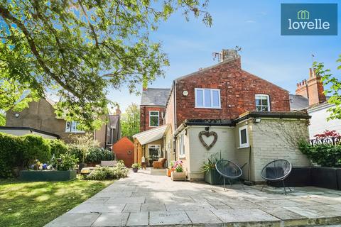 5 bedroom end of terrace house for sale, Abbey Road, Grimsby DN32
