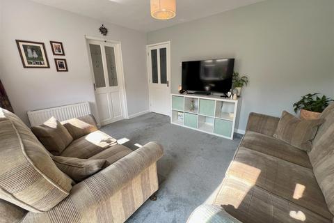 4 bedroom semi-detached house for sale, Larchwood Close, Sale