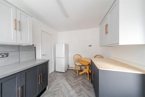 3 bedroom semi-detached house for sale, Lyndhurst Drive, Kidderminster