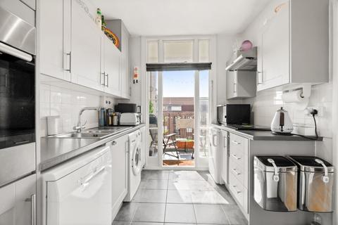 3 bedroom flat for sale, Bembridge House, 1 Iron Mill Road, London
