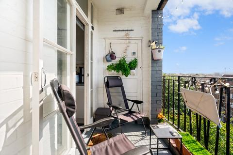 3 bedroom flat for sale, Bembridge House, 1 Iron Mill Road, London