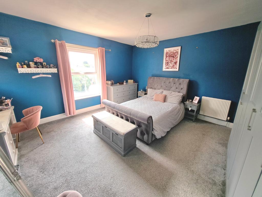 Bedroom 1.jpg