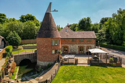 6 bedroom character property for sale, Rochester Road, Burham