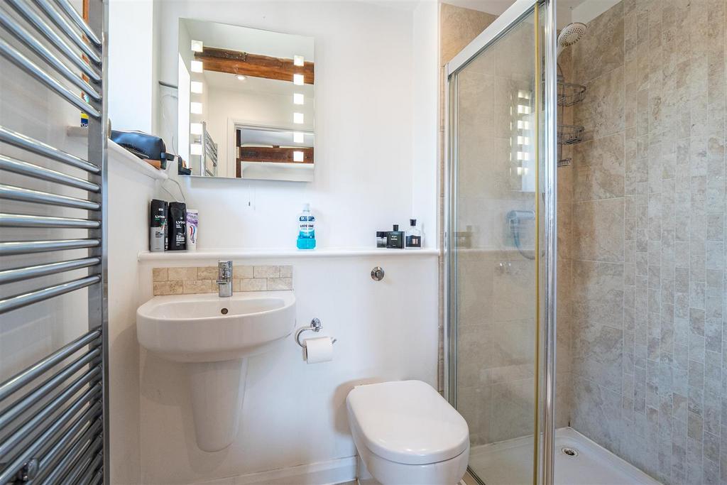 Ensuite 3.jpg