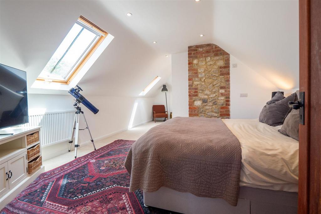 Bedroom 6 .jpg