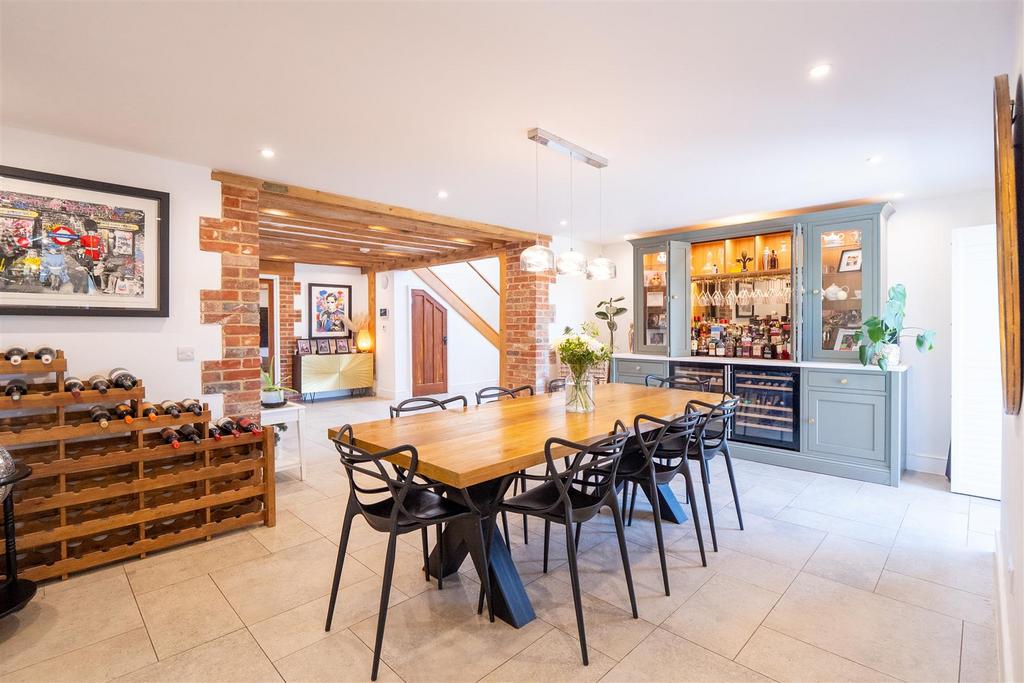 Dining room..jpg