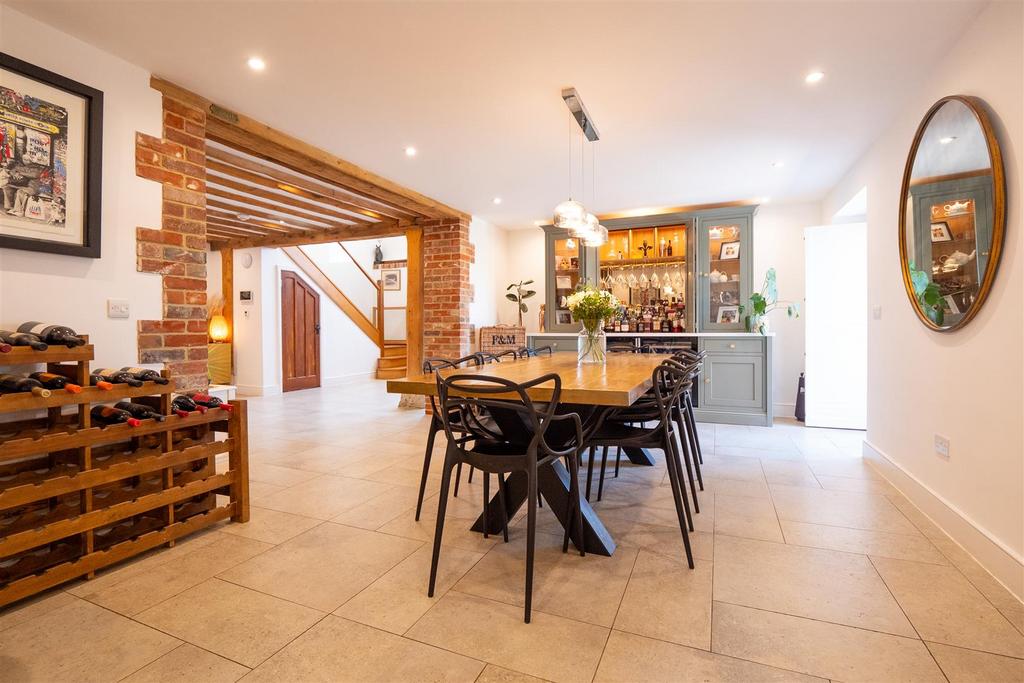 Dining room.jpg