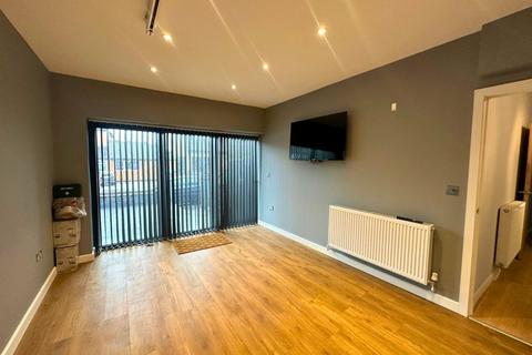 4 bedroom detached house to rent, Holdale Road, Nottingham