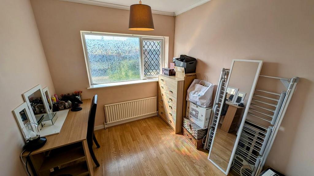 5 Sunningdale bedroom 3.jpg