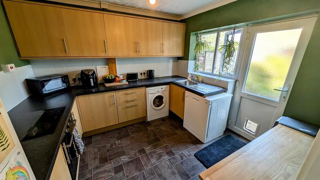 5 Sunningdale kitchen.jpg