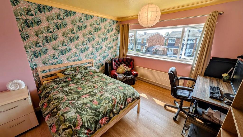 5 Sunningdale bedroom 2.jpg