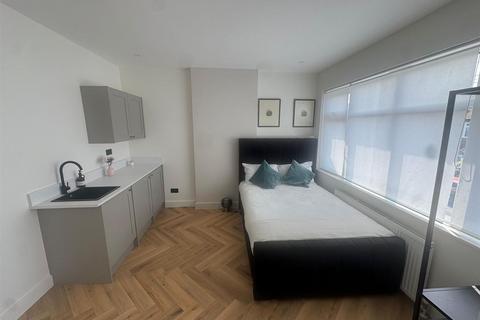 Studio to rent, Fieldend Road, London