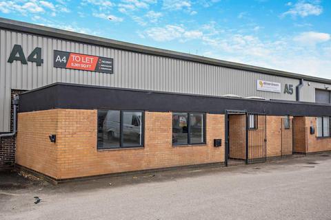 Warehouse to rent, Old Wellington Rd Manchester M30 9QG