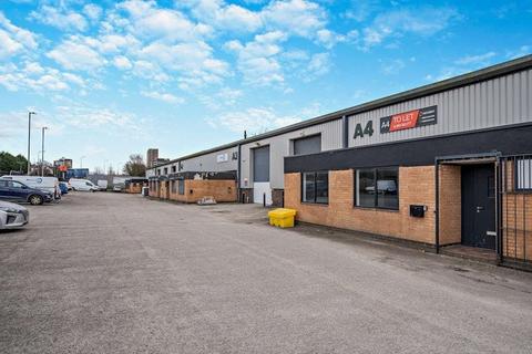 Warehouse to rent, Old Wellington Rd Manchester M30 9QG