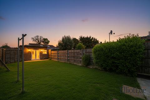 undefined, Burns Avenue, Southall UB1