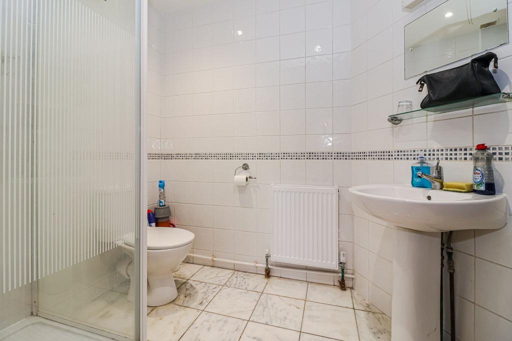 Ensuite to Bedroom 3
