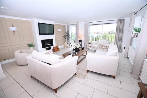 6 bedroom detached house for sale, Park Road, Canvey Island SS8