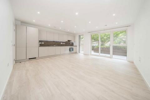 3 bedroom flat for sale, Moorhen Drive, London NW9