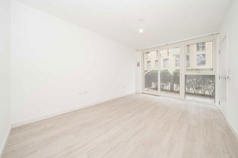 3 bedroom flat for sale, Moorhen Drive, London NW9