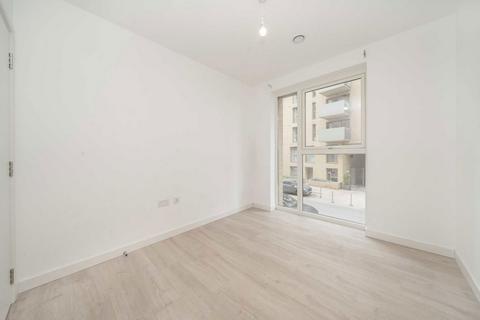 3 bedroom flat for sale, Moorhen Drive, London NW9