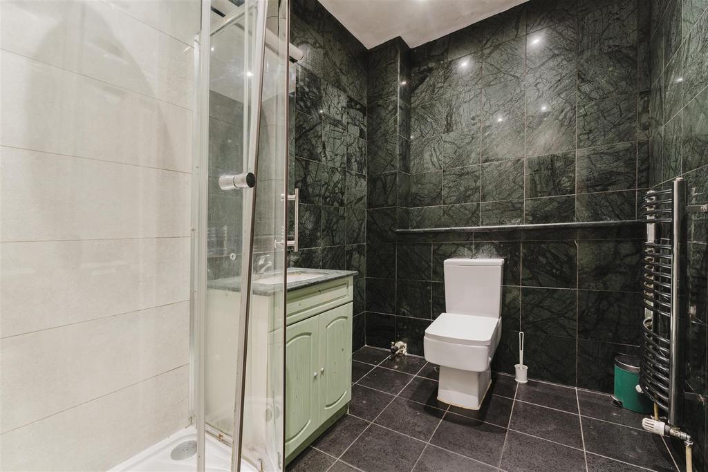 24 Osterley shower.jpg