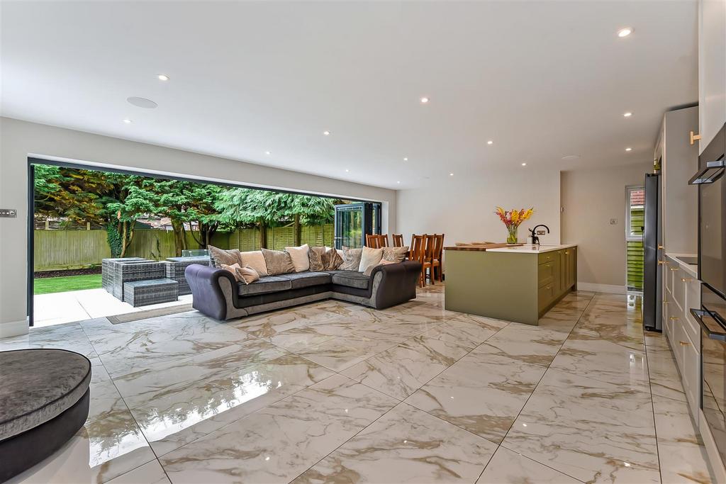 Sketch Ph6 5323869.jpg