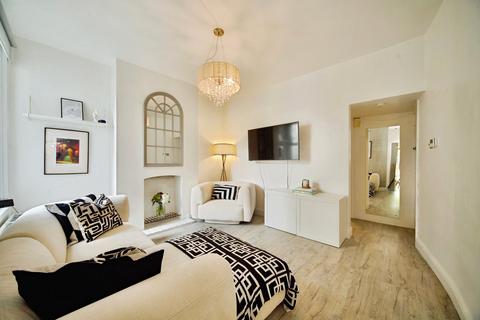 1 bedroom flat for sale, Midland Terrace, London NW10